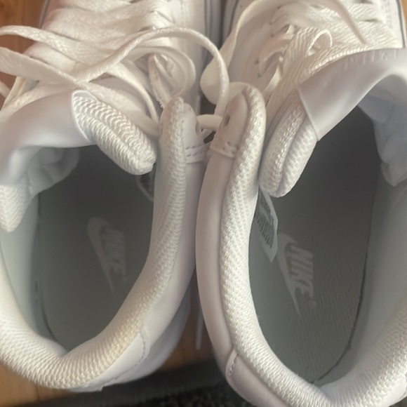 NWOT Nike women’s court shoes vision MID - Picture 4 of 7